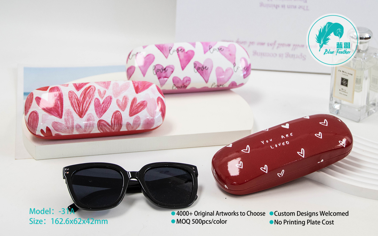 Romantic Heart Pattern Hard Shell Eyewear Case for Women